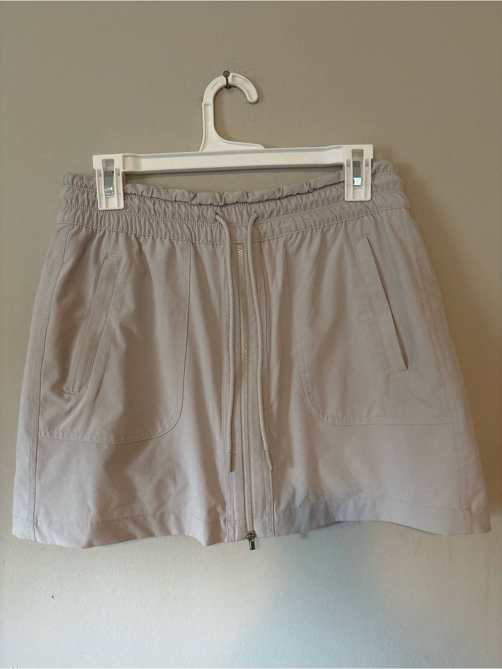 Athleta Expedition Skort Size 6 Tan Beige Zip Front Activewear Hiking Skirt